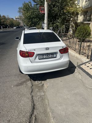 Hyundai avante сотилади