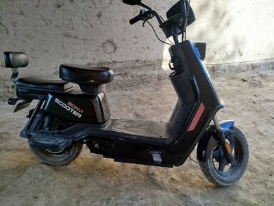 Skuter satiladi kelisemiz
