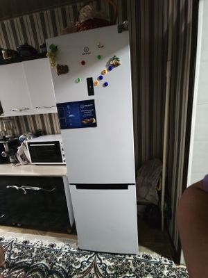 Holodilnik Indesit sotiladi