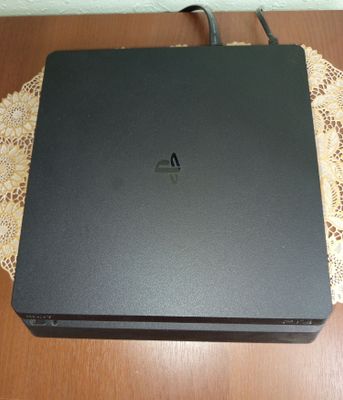 Продается Ps 4 slim 1 TB с крутыми играми