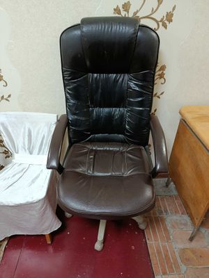 Срочно продам директорское кресло