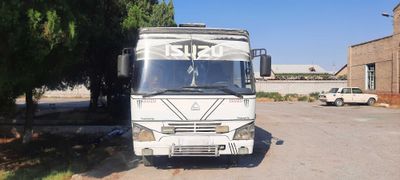 ISUZI avtobus sotiladi 2009 yil 9500$