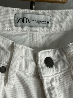 Белые джинсы Zara