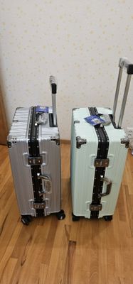 Продаю новые чемоданы. Про-во Вьетнам. Лёгкий. Отличное качество. Нов.
