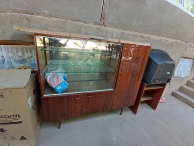 Сервант, рангли телвизор, тумбичка хаммаси бирга сотилади