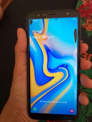 j6 plus aybi shu ekranda qora dogi bor