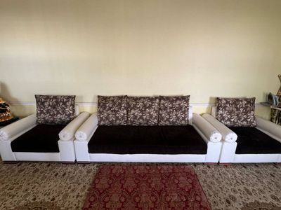Divan bilan 2ta kreslo sifati yaxshi