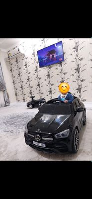 bolalar mashinasi. Mers. zaryadka pulti bor.