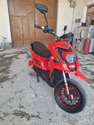 Redlayn skuter sotiladi