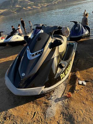 Продается гидроцикл Yamaha vxs 1.8 в хорошем состоянии.
