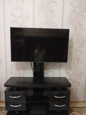 Телевизор+приставка Sony PlayStation 4 с тумбой