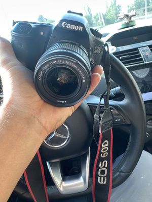 Canon 60 D holati yaxshi bir qoʻl
