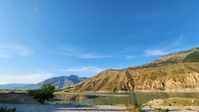Пляж Тапчан у воды.