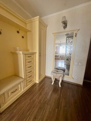 Аренда 4-х комнат комнатной квартиры в центре