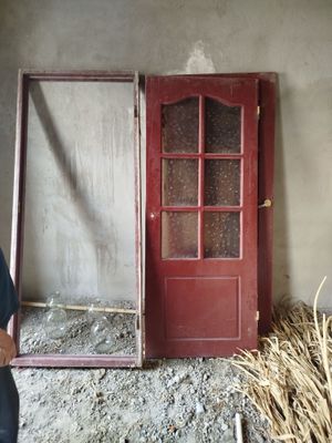 Eshik sotiladi, yangidek, mustahkam
