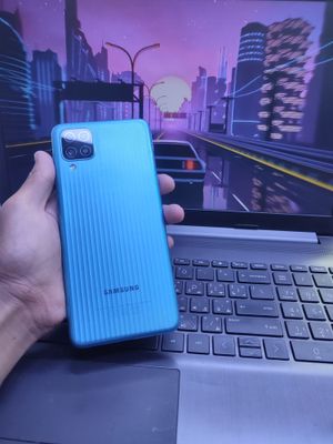 Samsung m12 srochna sotiladi