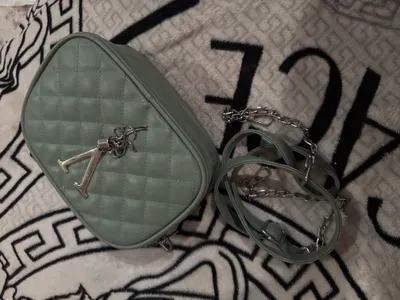 Yangi sumka bir marta taqilmagan