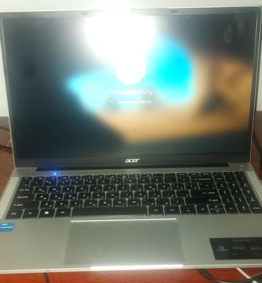 Novutbuk ACER 250 gb