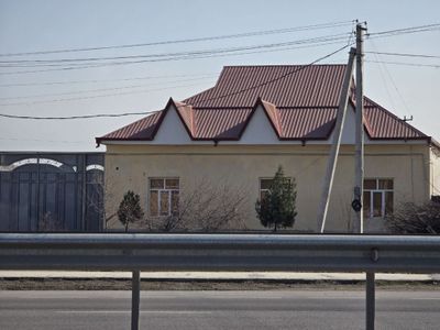 Navoiy shahar Uyrot yo’lni usti hovli sotiladi