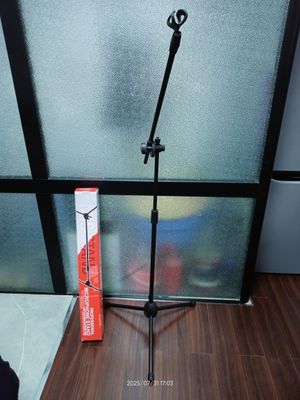 Микрафонная стойка. 230.000