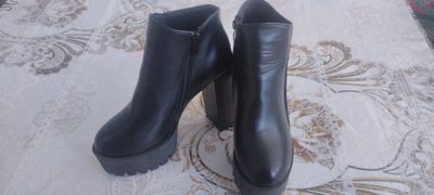 Etik junsiz yangi 1 marta kiyilgan