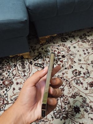 iPhone 14 pro Rangi Gold