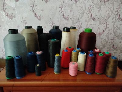 Нитки в бобинах для оверлока и шитья