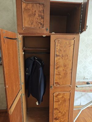 Шкаф не дорого, можно отремонтировать.