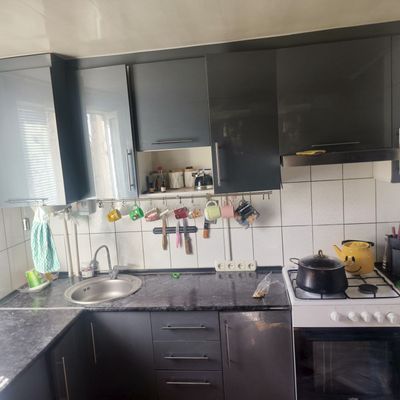 Chirchiq shaxridan okkavokda uy sotiladi 6.5 sotil 5 xona
