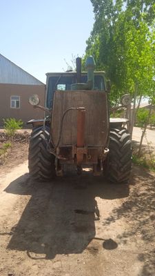 T.150 traktor sotiladi