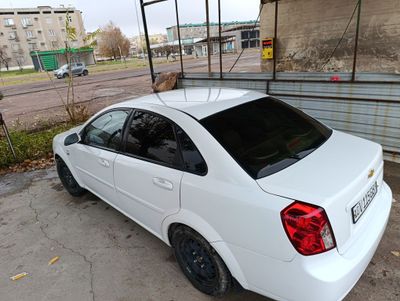 Lacetti 1.8 srochna sotiladi