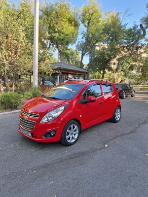 Продам Spark, автомат коробка.