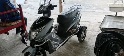 skuter Bodoo sotiladi 650 $ kelishamiz
