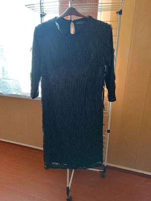 Продается новое платье из гипюра на подкладке 48 размер.