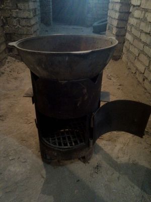 Казан чугунный 12л с очагом.