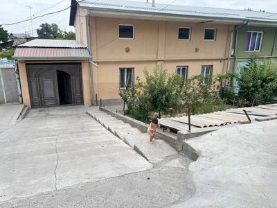 Uy sotiladi 4,2 sotih. Yonimzdigi uyam sotiladi