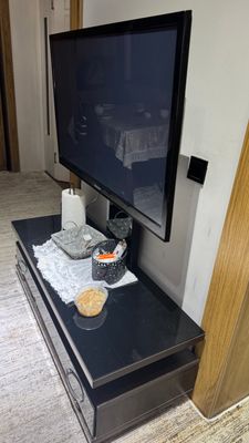 Продается телевизор с подставкой