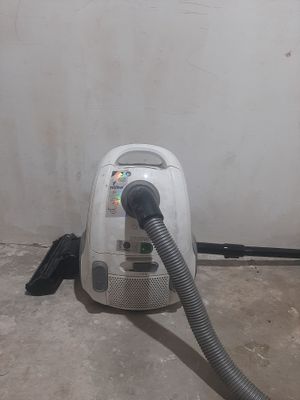 Продаю Пылесос Artel