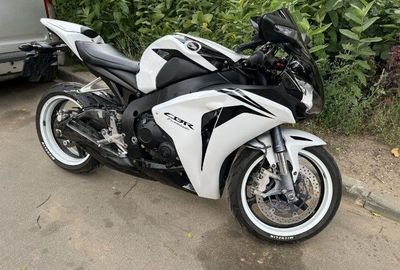 Sotiladi Honda CBR1000RR FireBlade