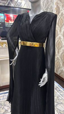 Платья