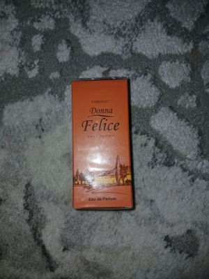 DONNA FELICE atiri sotiladi.