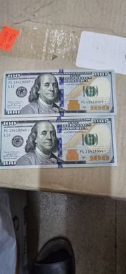 Редкая купюра со звездой с наминалом 100 долларов