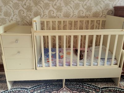 Кровать детская и шкаф