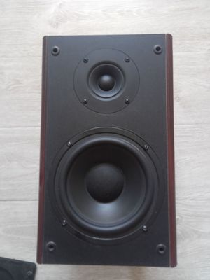 Продам калонку 1-шт Microlab solo 2 в очень хорошем состоянии.