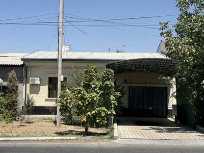 Uy sotiladi Uch tepa tumanida shtabda 3 sotix kochani yuzida