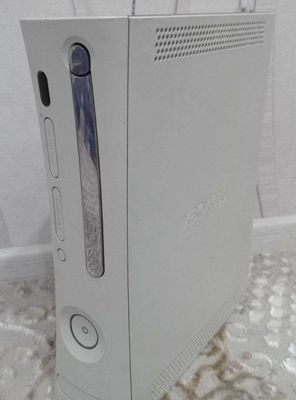 xbox 360, 2 жостика оригинал и 25 игр срочно