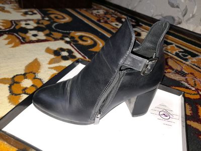 unisex oyoq kiyim.