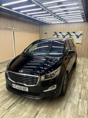 Kia carnival 2020год. Dubai edition. Комплектация фулл. Цвет чёрный.