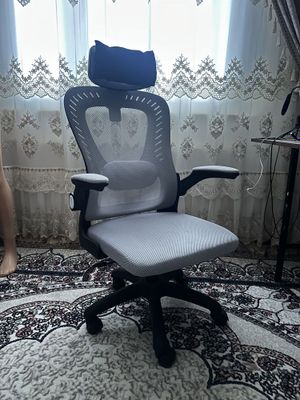 Yumshoq kreslo sotiladi. Top toza kam foydalanilgan. Urganchda