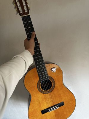 Gitara sotiladi srochna